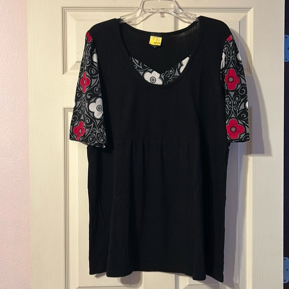 Suzie In The City Black Floral Sweater Blouse 1X